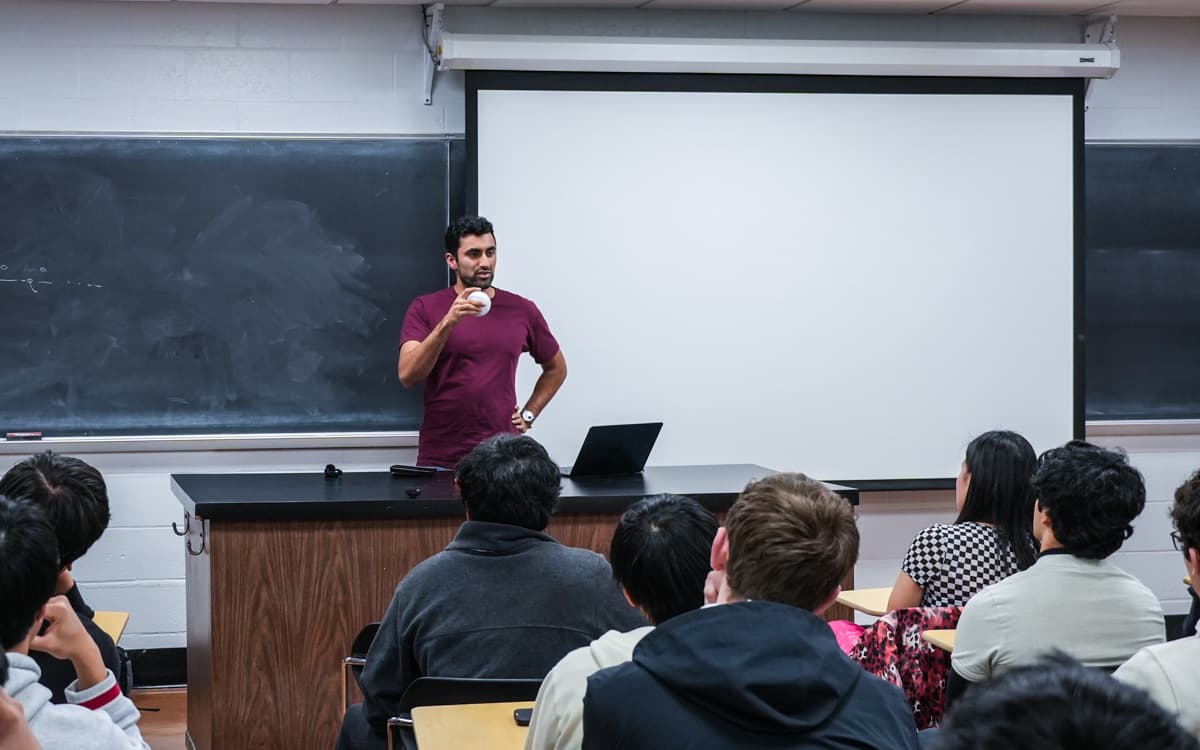 Teaching quantum computing with Qubi