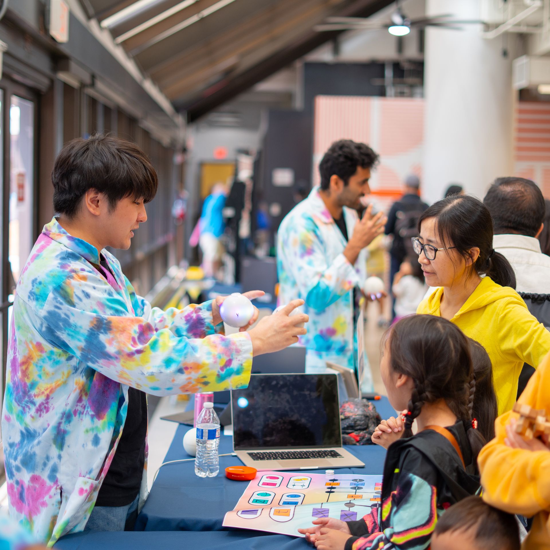 Scientific thinking with Qubi